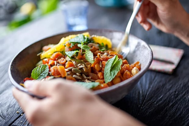 Schüssel mit gesundem Pfannengericht