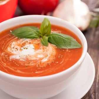 Tomatensuppe mit Basilikum